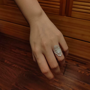 Anillo de plata hueca hecho a mano - joyería nuosu