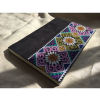 Cuaderno negro artesanal con solapas bordadas arte nasu