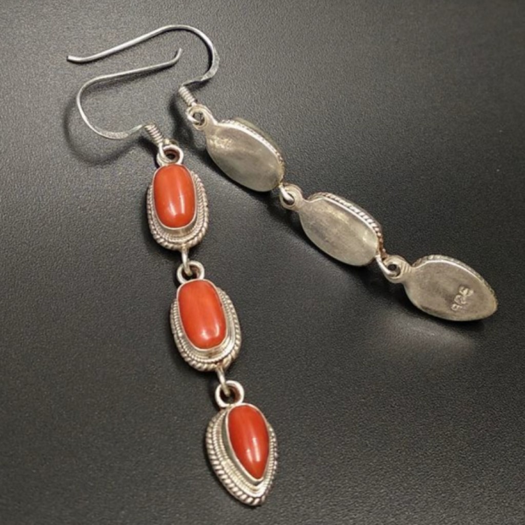 Pendientes tibetanos largos con piedras rojas aleación bañada en plata Tibet