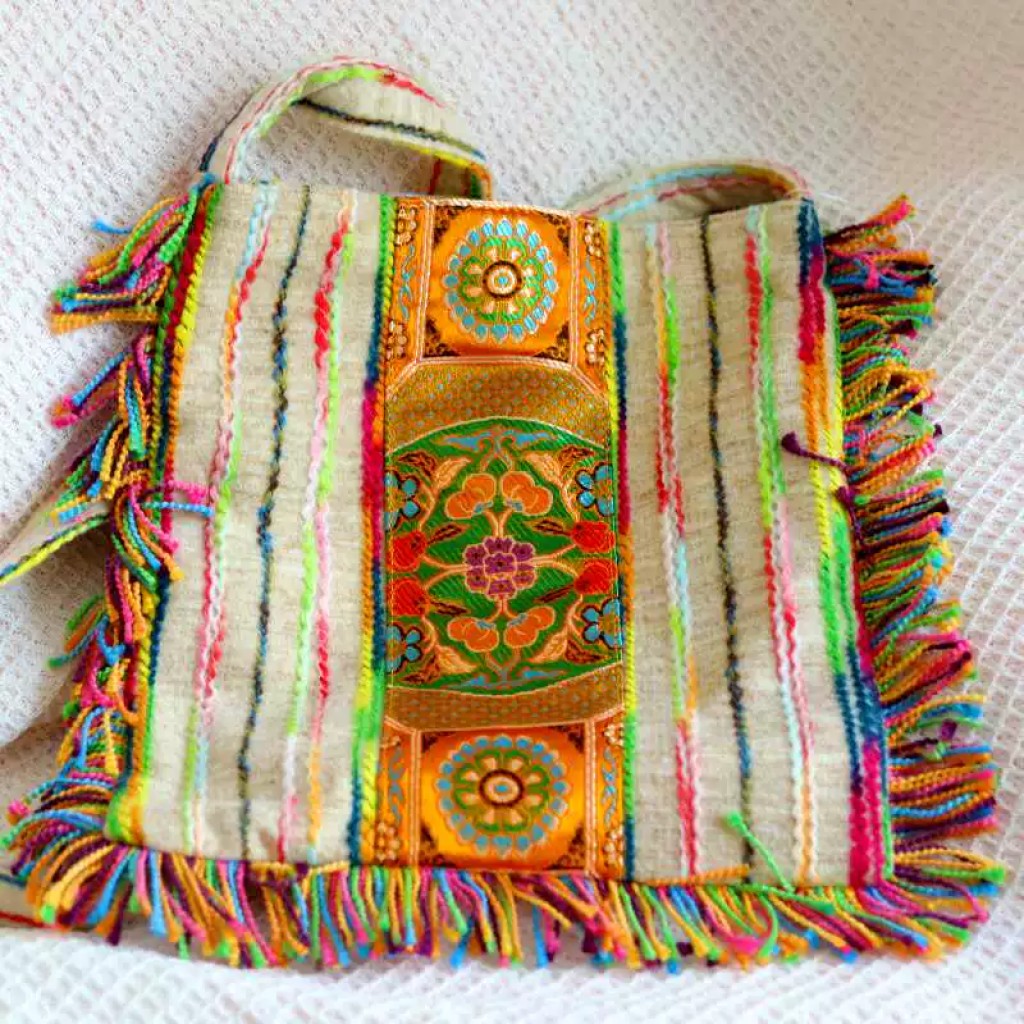Bolso tibetano con flecos de rayas multicolor estilo étnico de Jiuzhaigou