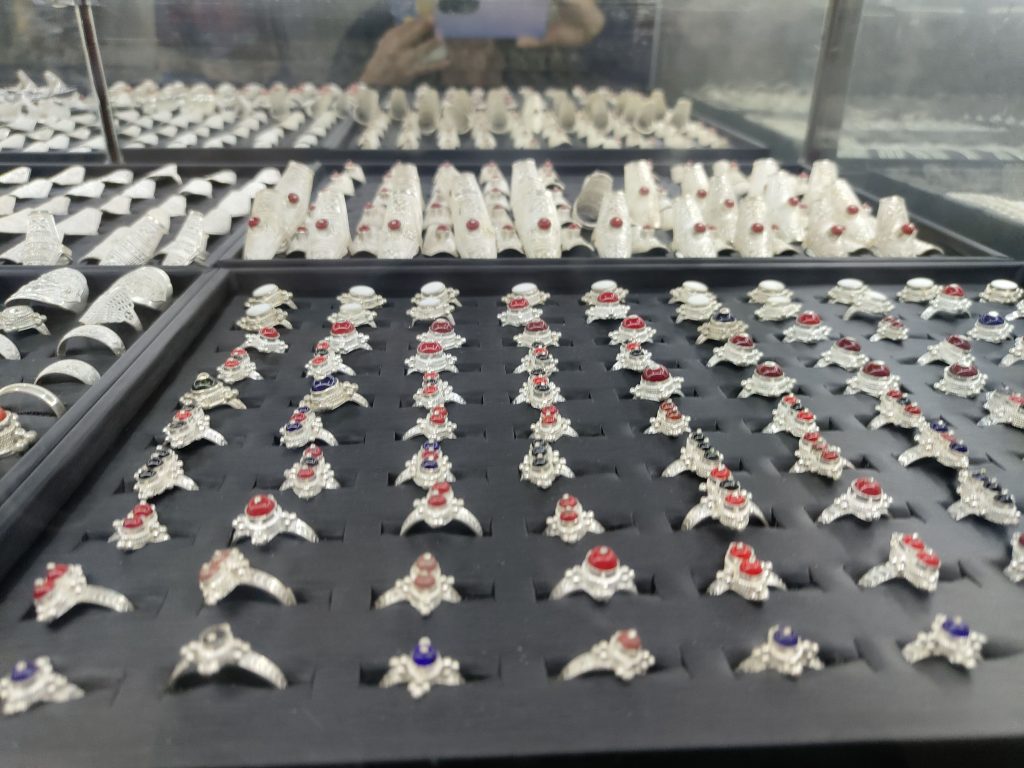 joyería anillos tradicional yi nuosu