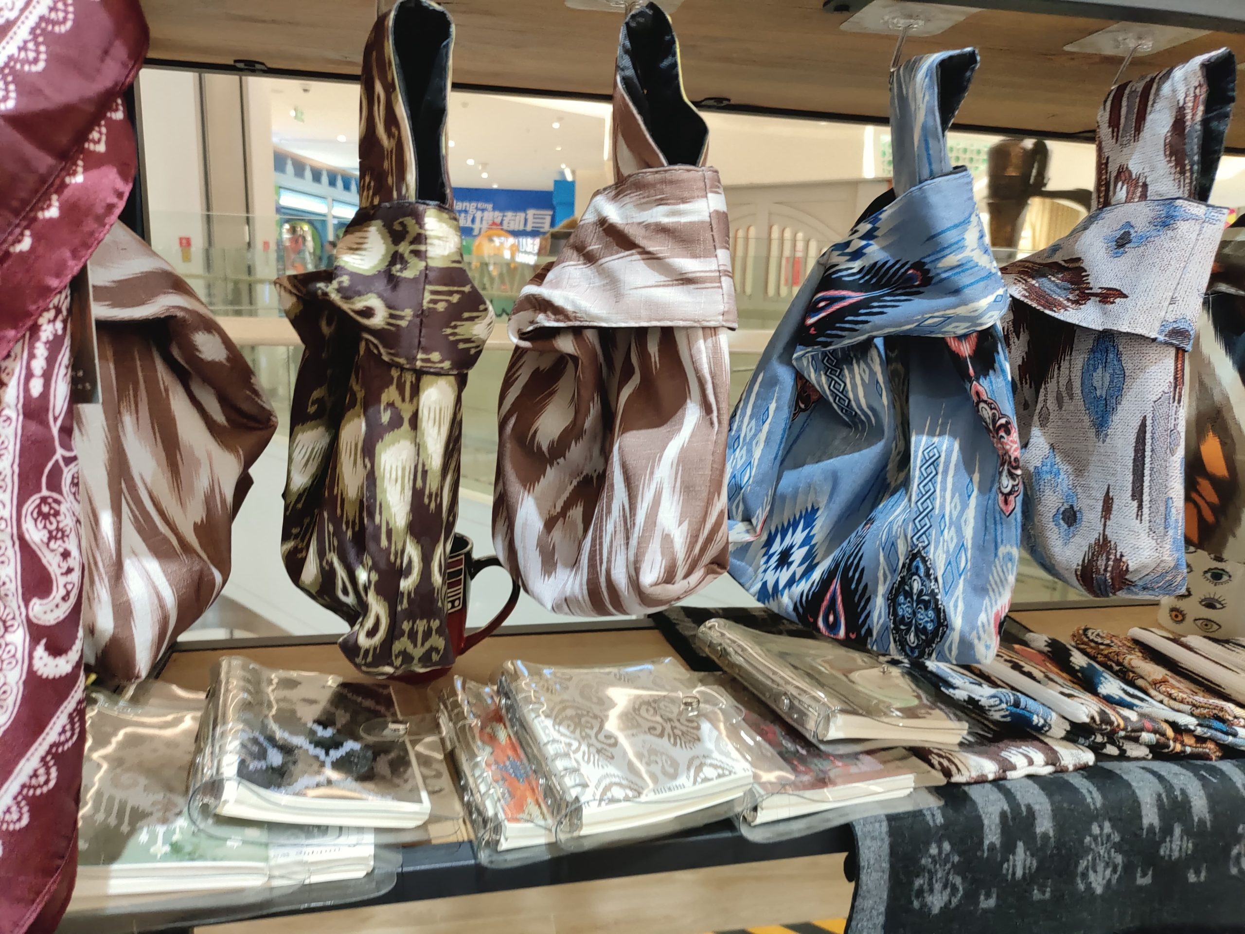 Productos con tejido atlas en Xinjiang
