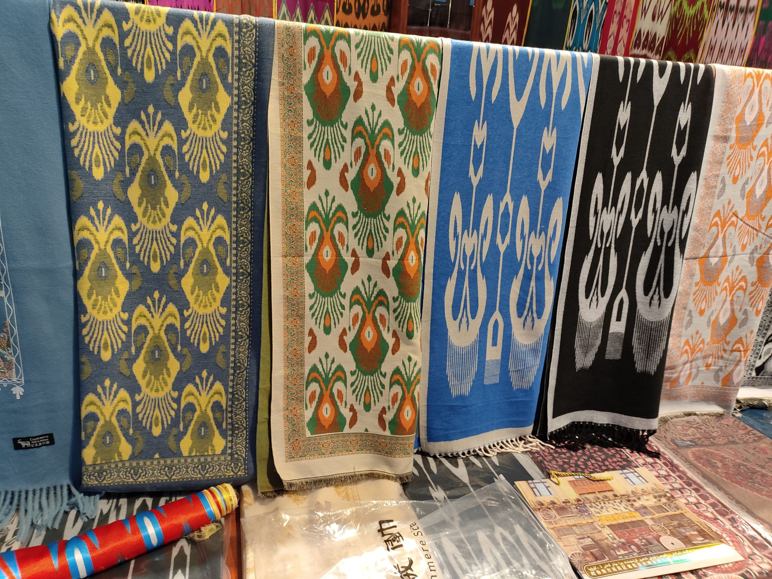 Productos con tejido atlas en Xinjiang