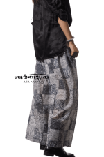 Pantalón con cuadros abstractos diseño tibetano Ajia Namo 2