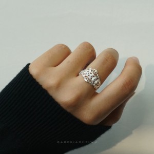 Anillo de plata diseño floral ajustable inspirado en joyas de Liangshan