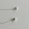 Pendientes de plata de bola con cadena fina minimalista