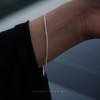 Pulsera de plata minimalista diseño artesanal en plata