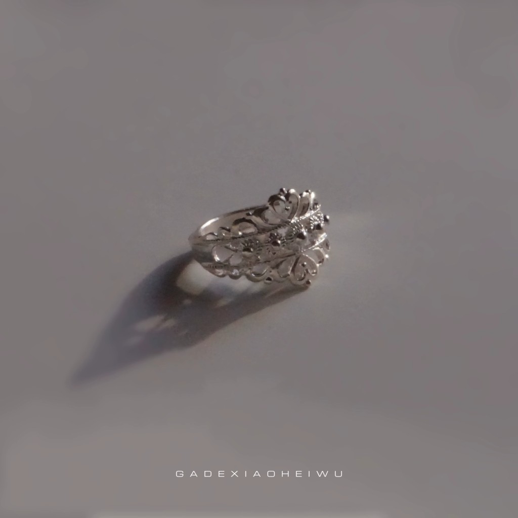 Anillo de plata diseño floral ajustable inspirado en joyas de Liangshan Yunnan