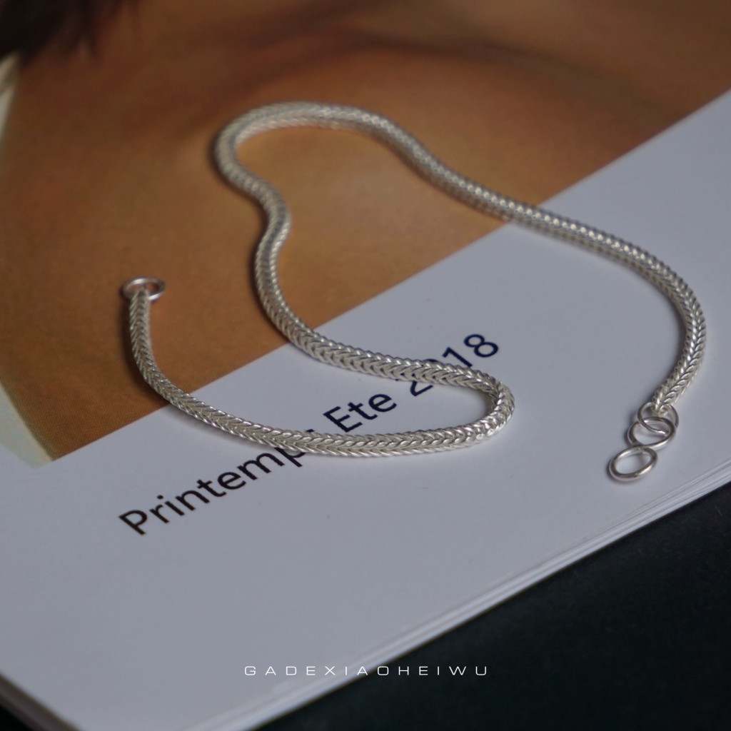 Pulsera de plata minimalista – diseño artesanal en plata
