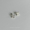 Pendientes de plata con flor con pétalos – diseño artesanal nuosu