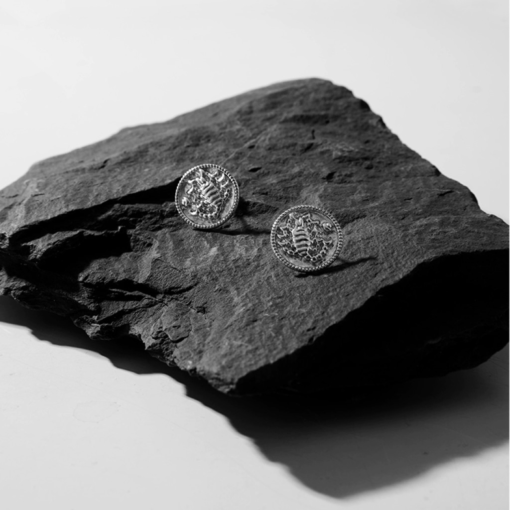 Pendientes de escorpión tibetano de plata - joya tibetana Tibet Plaza