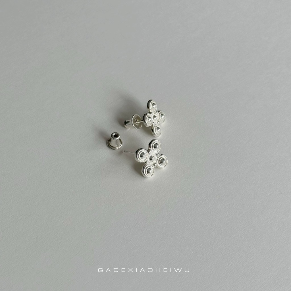 Pendientes de plata con flor con pétalos diseño artesanal nuosu