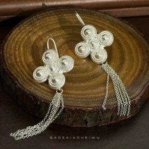 Pendientes de plata con flores y flecos artesanales
