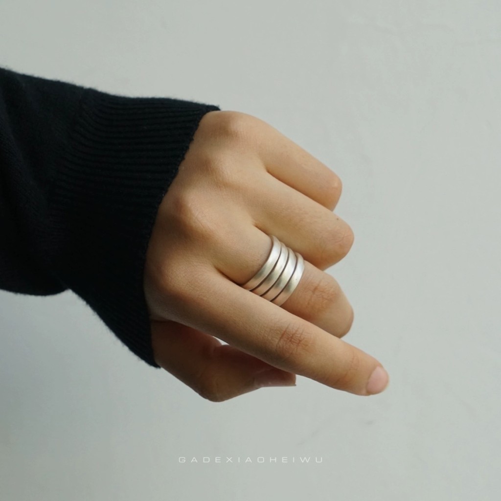 Anillo de plata artesanal con varios aros minimalista Yunnan Plaza 2