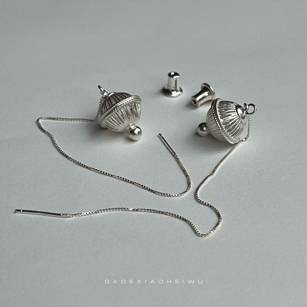 Pendientes de plata con esfera tejida y cadena alargada joyería nuosu