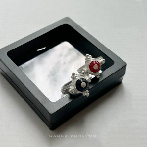 Anillo de plata con piedras coloridas hecho a mano - joyería nuosu