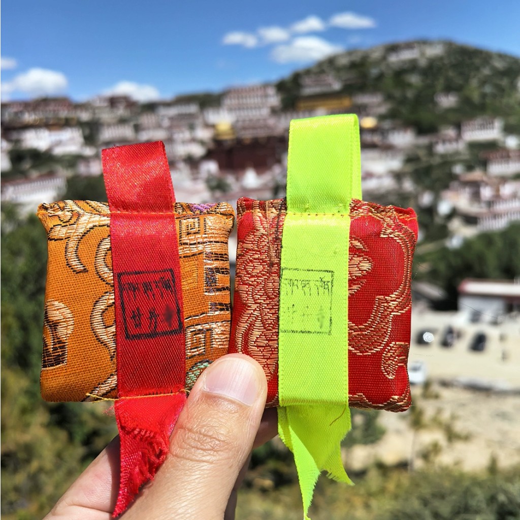 Amuleto protector tibetano talismán de Ganden con bendiciones Tibet Plaza