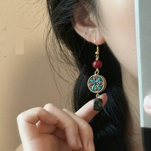 Pendientes estilo tibetano flor de loto con piedra natural y cuentas