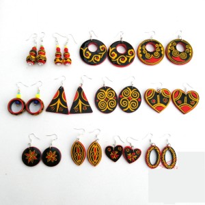 Pendientes pintados a mano de Liangshan – joyas artesanales nuosu de madera lacada