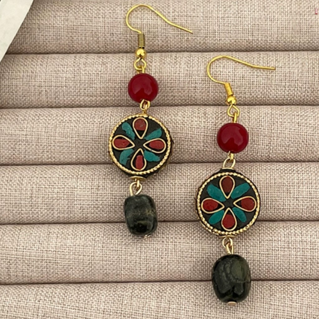 Pendientes estilo tibetano flor de loto con piedra natural y cuentas