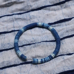 Pulsera teñida con índigo de algodón trenzado estilo Yunnan