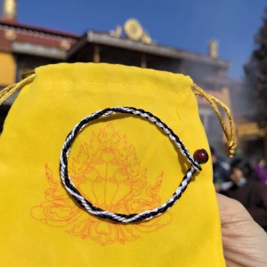Pulsera tibetana protectora blanco y negro - ritual tradicional