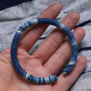 Pulsera teñida con índigo de algodón trenzado estilo Yunnan Plaza